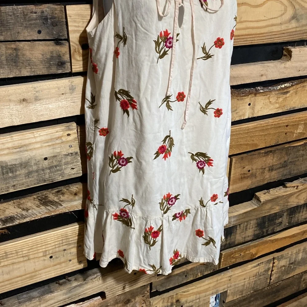 Lovers & Friends Revolve Cream Embroidered Shift Floral Dress Sleeveless‎ Mini S